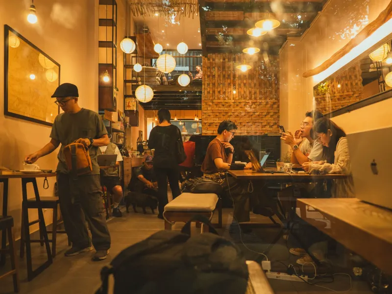 Seats That Stay Full: What Taipei's Cafés Figured Out That American Coffee Shops Never Did
