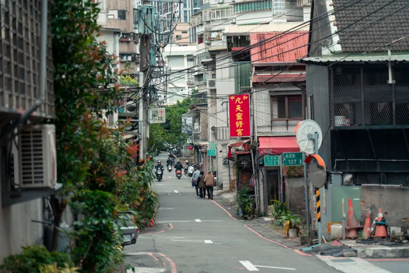 Skip the Queue, Find the Neighborhood: A Smarter Way to Do Café Culture in Taipei
